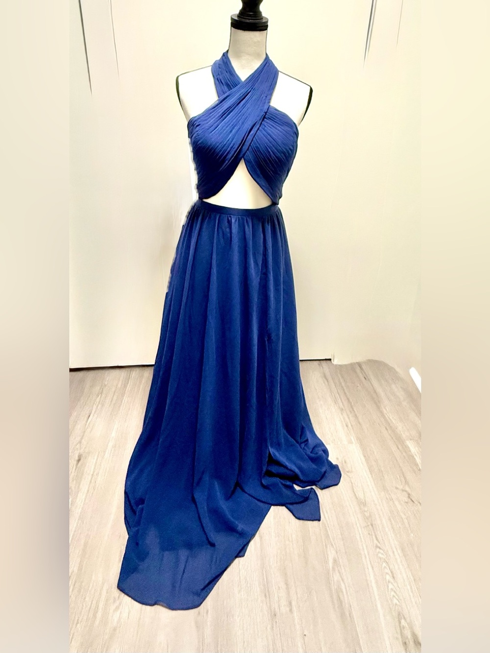 Fame and Partners Elegant colbalt Blue Halter Cross-Front Evening Dress 6 NWT